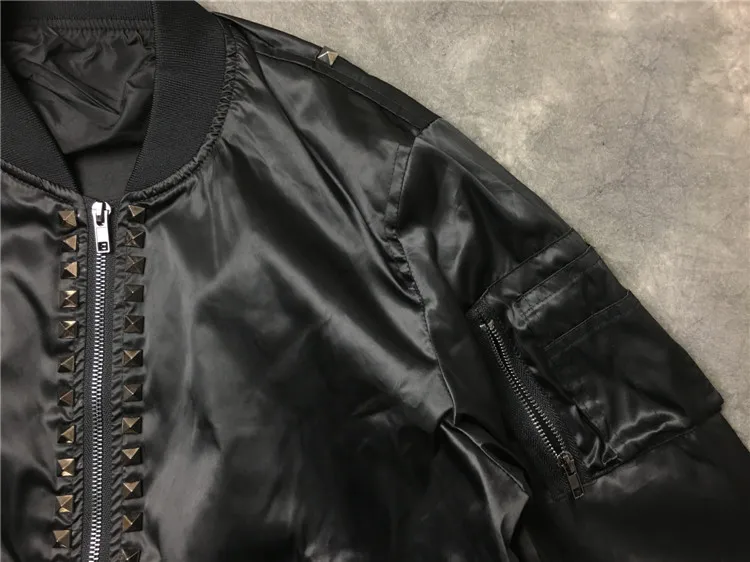Мужская бейсбольная куртка 19ss Черная на молнии с металлическими заклепками и