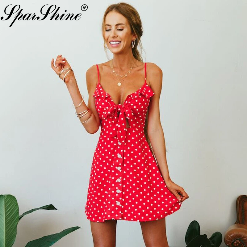 Женское платье с открытыми плечами красное на бретельках цветочным узором