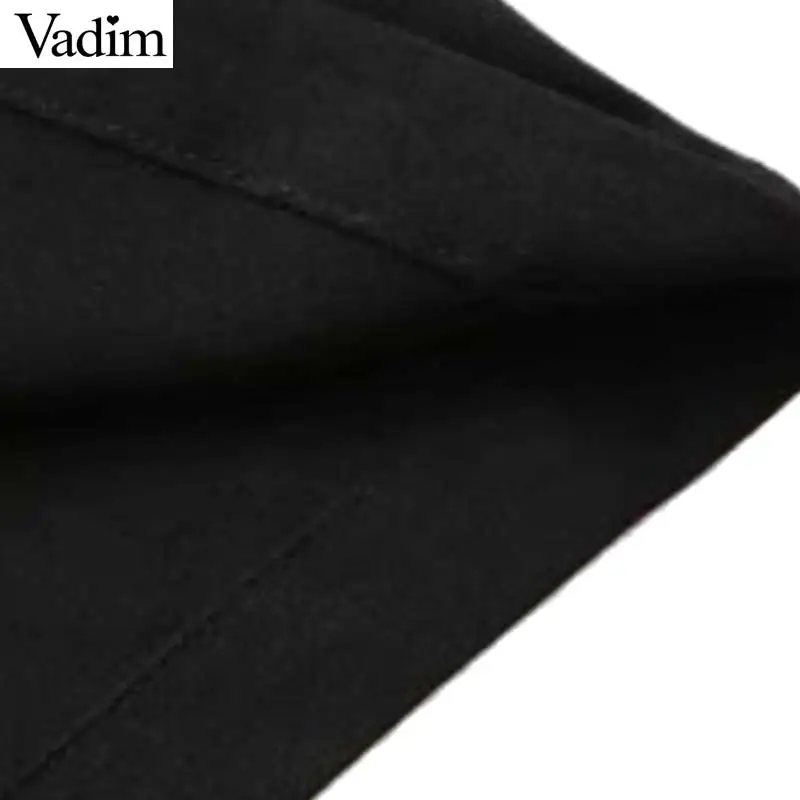 Женское платье Vadim Черное мини с треугольным вырезом и гофрированными рукавами