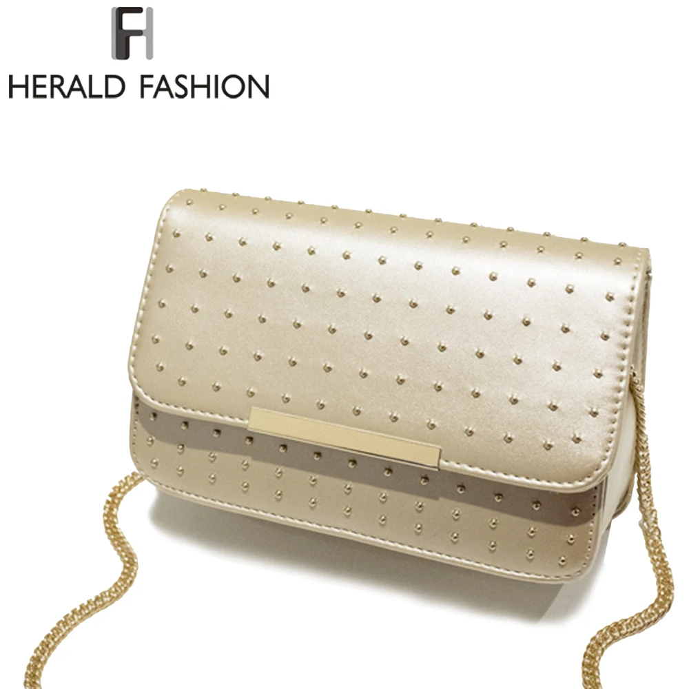 С заклепками женская сумка с клапаном на цепочке в черную полоску блестками