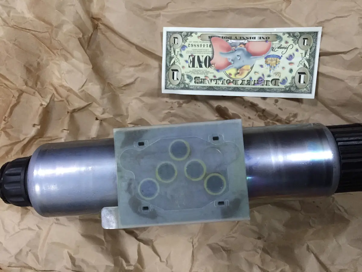 Пропорциональные направленные клапаны 4WREE10W1-75-23/G24K31/F1V R900976119 rexroth 1