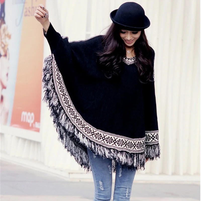 Женский трикотажный свитер-накидка с длинным рукавом кисточками |