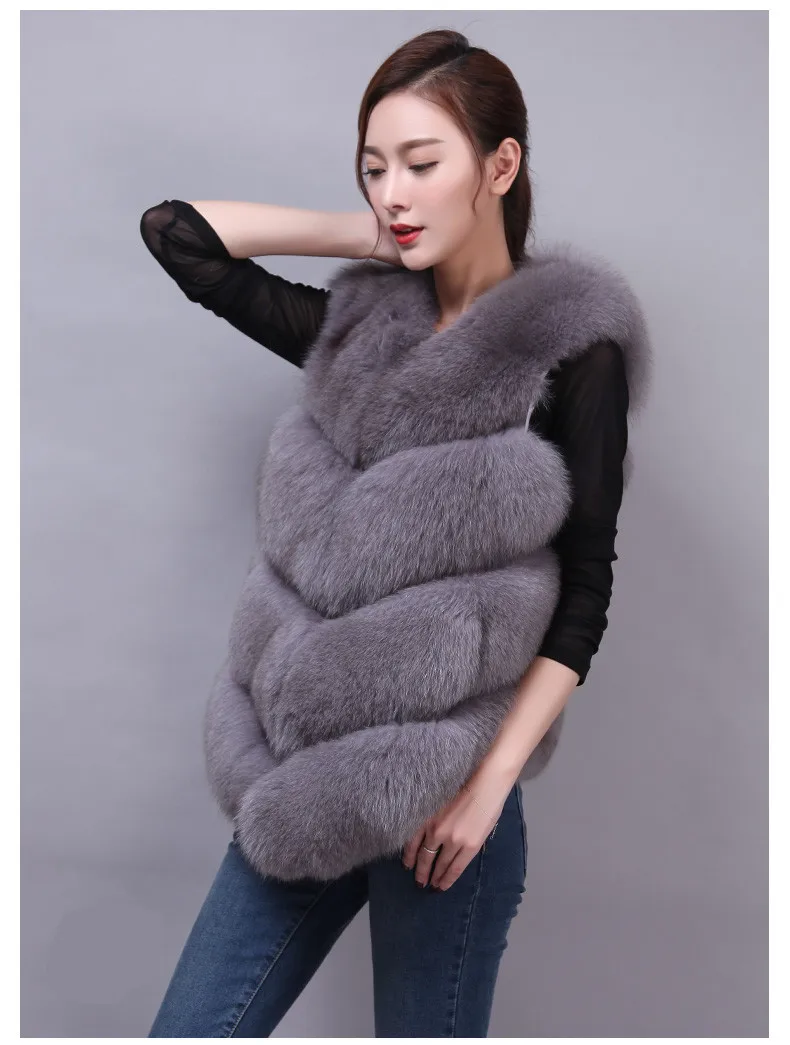 Женский меховой жилет на осень и зиму теплый в полоску из натурального Лисьего