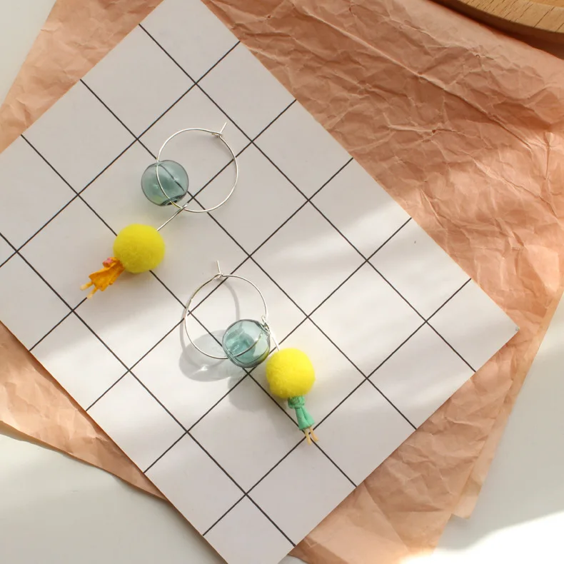 Серьги с шариками для женщин и девочек длинные яркие цветные серьги оригинальные