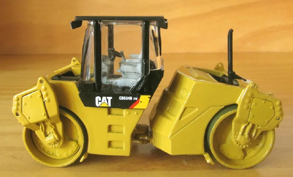 Цвет: желтый Литая игрушка модель DM 1:50 гусеница кошка CB-534D XW асфальтовый каток роликовая Инженерная техника 55132 для подарка, украшения - Цвет: Цвет: желтый