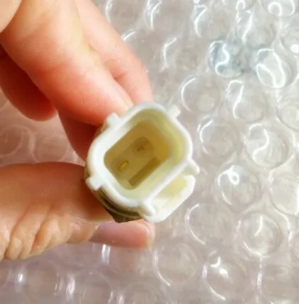 

coolant Temperature switch Sensor For TOYOTA/VOLVO/CHEVROLET/SCION 89422-33030 8942233030