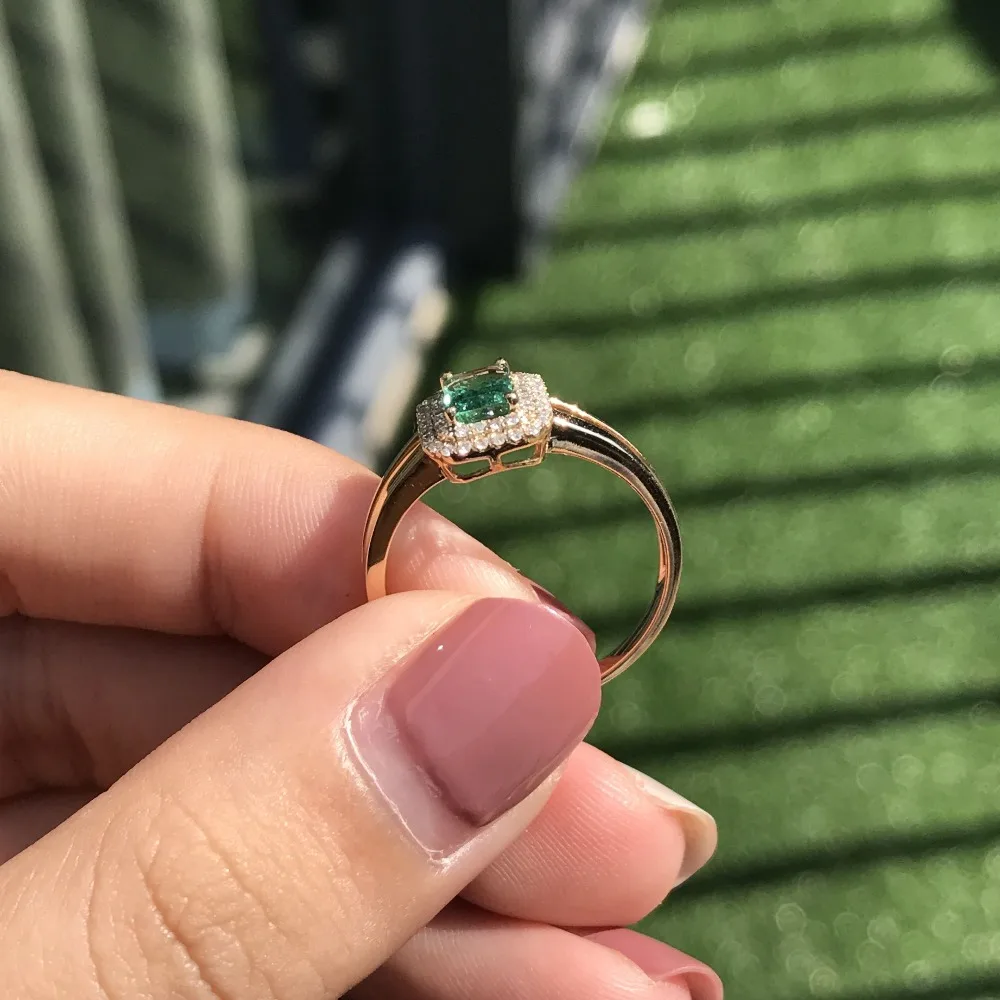 Обручальное кольцо с натуральным зеленым изумрудом 0.6ct бриллиантом двойным