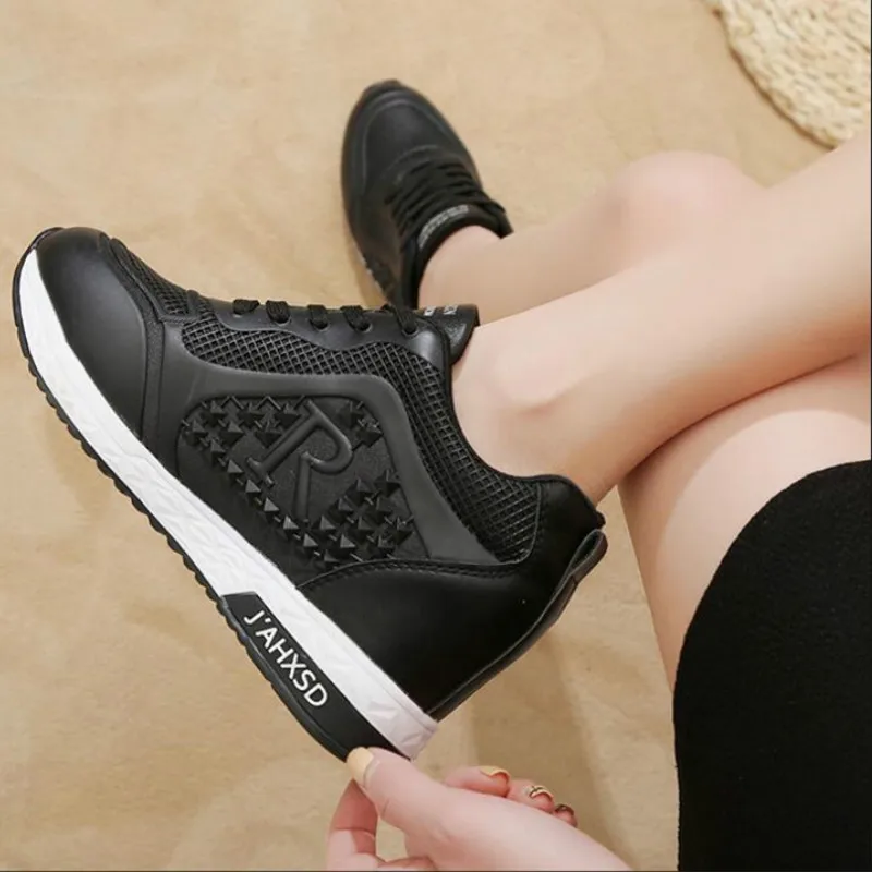 Женские кроссовки на танкетке; сезон весна; Высококачественная дышащая женская обувь из сетчатого материала; Повседневная обувь; 130