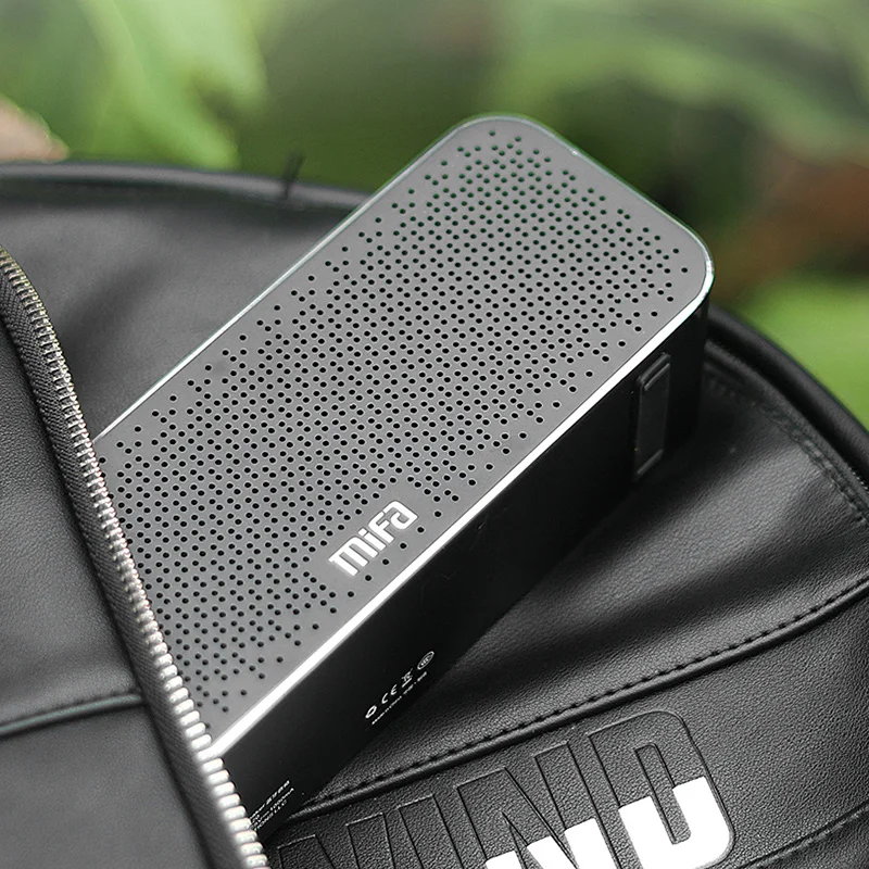 Металлическая портативная колонка MIFA A20 Bluetooth с насыщенными басами беспроводная