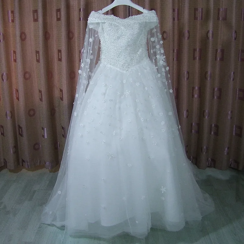 Свадебное платье с цветочными кружевами и жемчугом свадебное аппликацией на