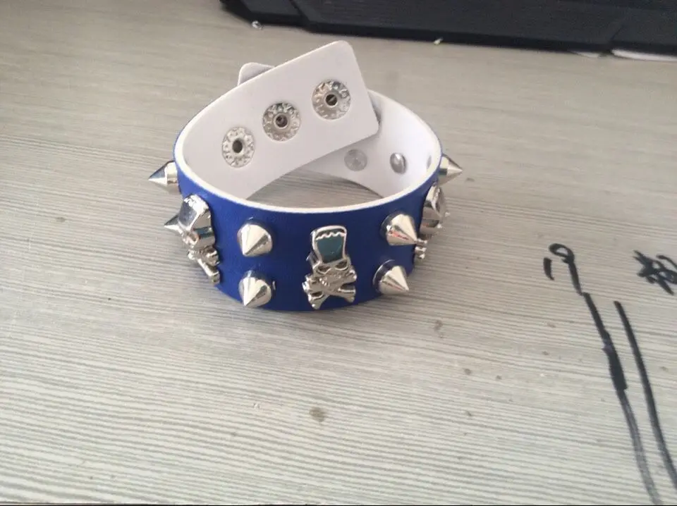 Рок ретро заклепочные шипы Готический Череп Скелетон кожаные браслеты черный