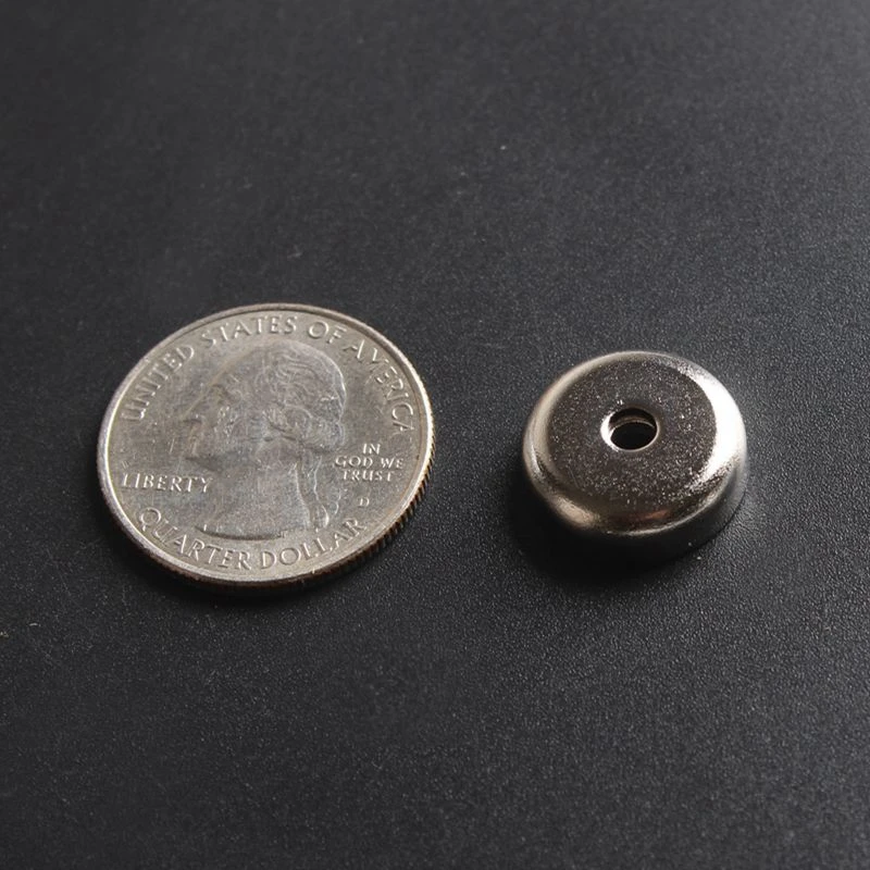 Плоский монтажный магнит с коническим отверстием изготовленным неодимовым