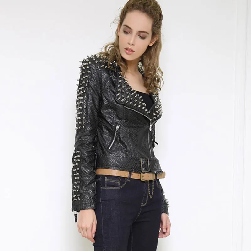 Женская куртка из искусственной кожи с заклепками и ремнем в стиле рок панк
