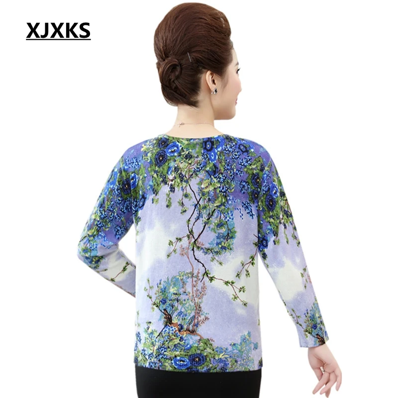 Женский трикотажный свитер с круглым вырезом и длинным рукавом |