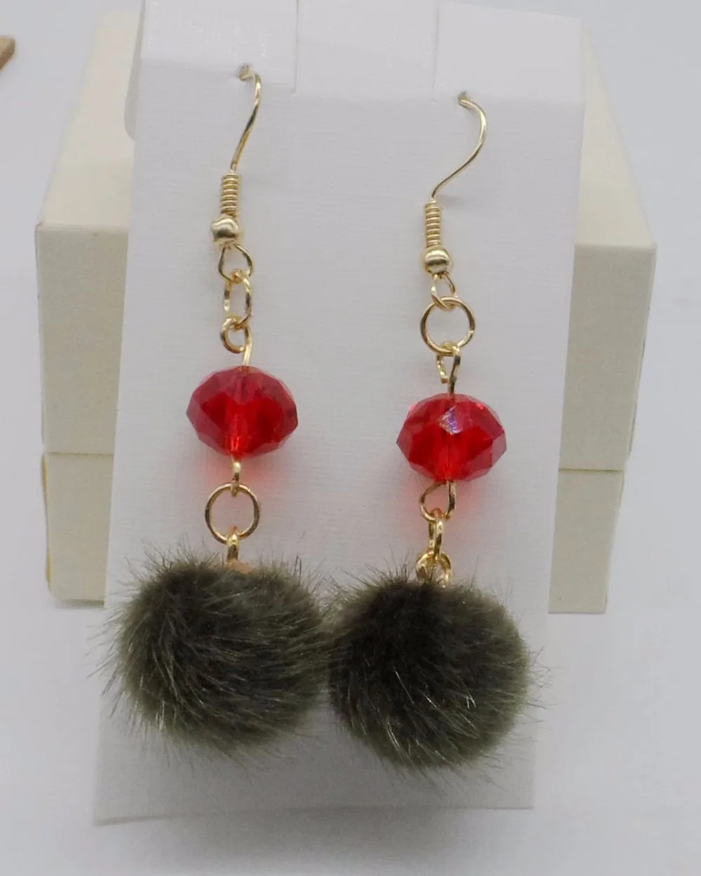 Бесплатная доставка 2 пары длинных сережек с шариками для женщин модные