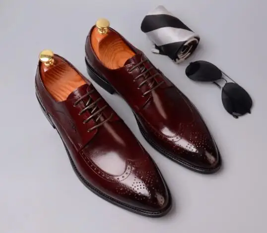 

Men Dress shoes Bullock carved low heel shoes genuine leather pointed toes black red breathable shoes wedding party oxford