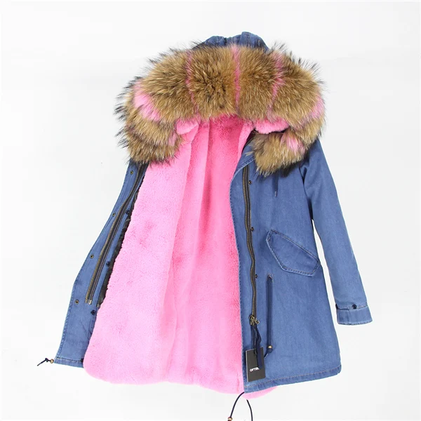 Женская длинная джинсовая куртка парка с воротником из натурального меха енота