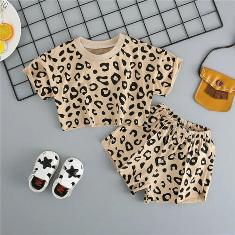 Повседневные топы с короткими рукавами для маленьких девочек + леопардовые шорты