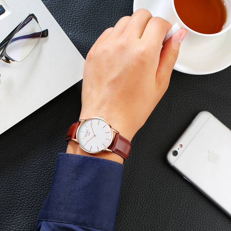 Модные искусственная кожа для мужчин s Аналоговый Кварцевые часы Blue Ray наручные