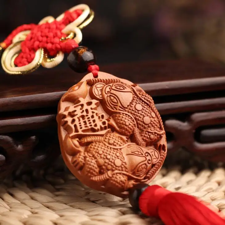 Chinese Peach Wood Carved Animal Double Golden Toad Bitting Coin Safe And Good Luck Card Exquisite Car Interior Trim Pendant | Дом и сад