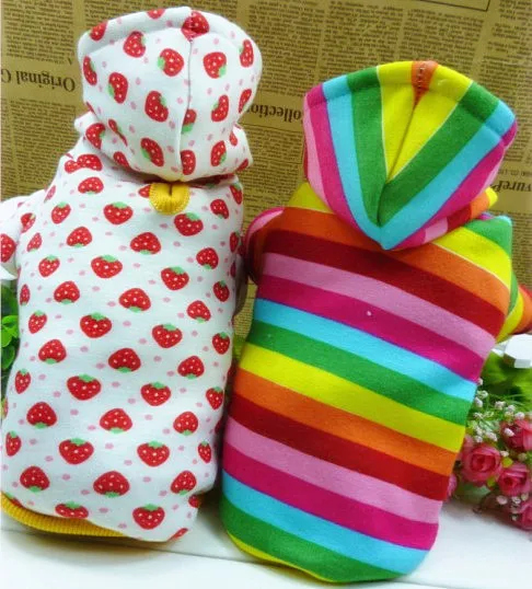 Осень и зима собак толстовка с капюшоном пальто красочные полосы радуга клубника