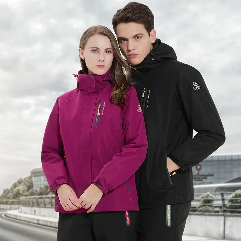 

2018 the new men's and women's assault clothes are waterproof, windproof and warm. One coat, three wear mountaineering suits.
