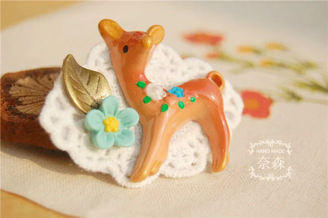 

Flyleaf Original Handmade Lace Resin Small Deer Brooches For Women Forest Wind Girl Gift Cute Pins And Brooches