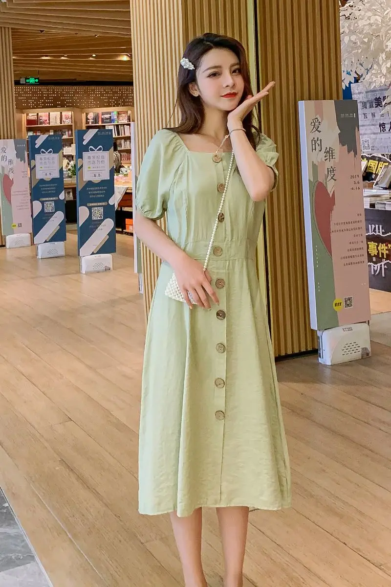 Женское однотонное платье с вырезом лодочкой светло-зеленое поясом для отдыха 5091