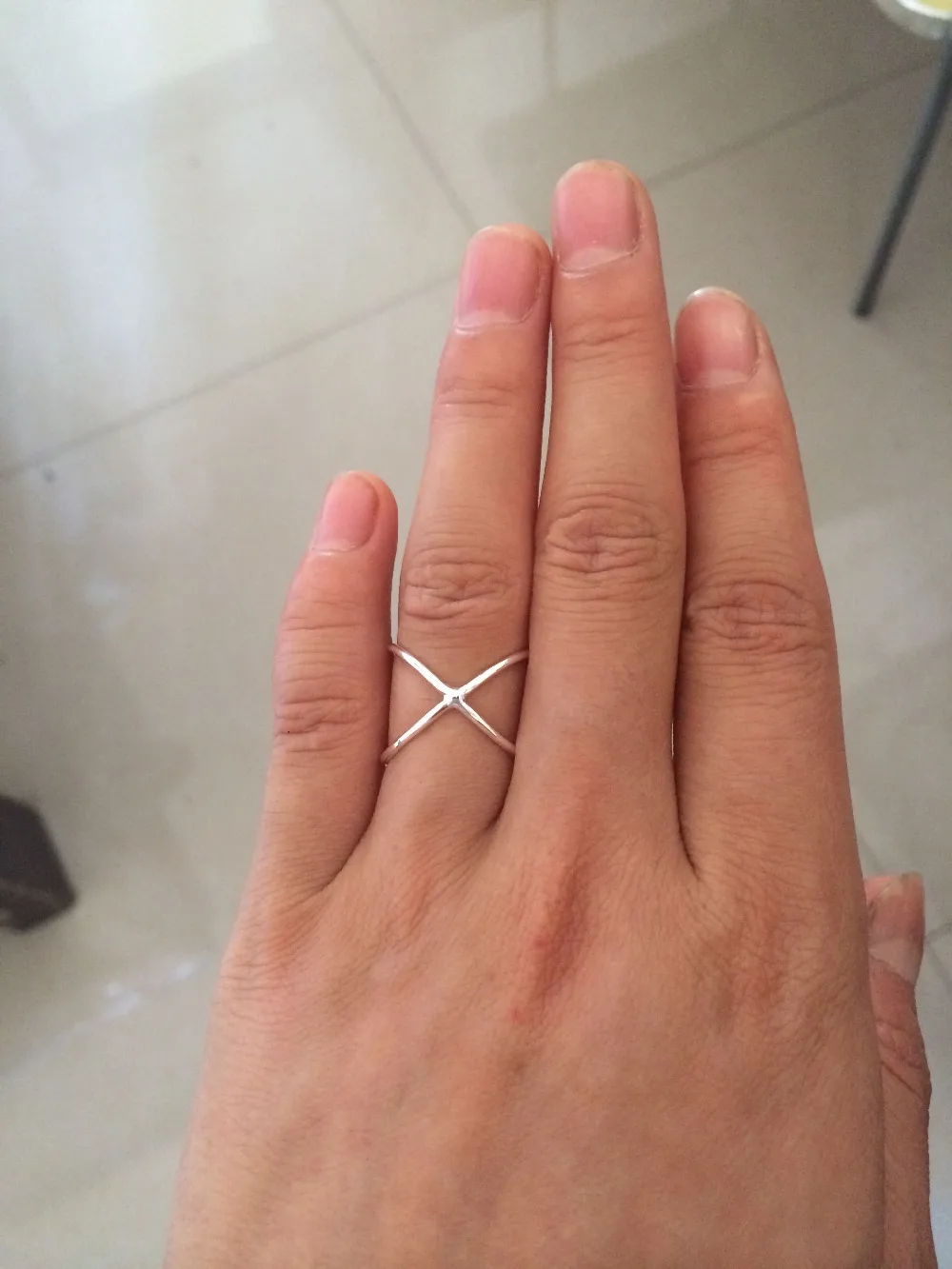 Женская вещь настоящая. Женское регулируемое кольцо с перекрещенным крестом