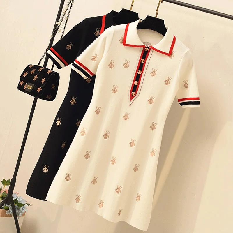 Женское трикотажное платье на пуговицах контрастное с отложным воротником и