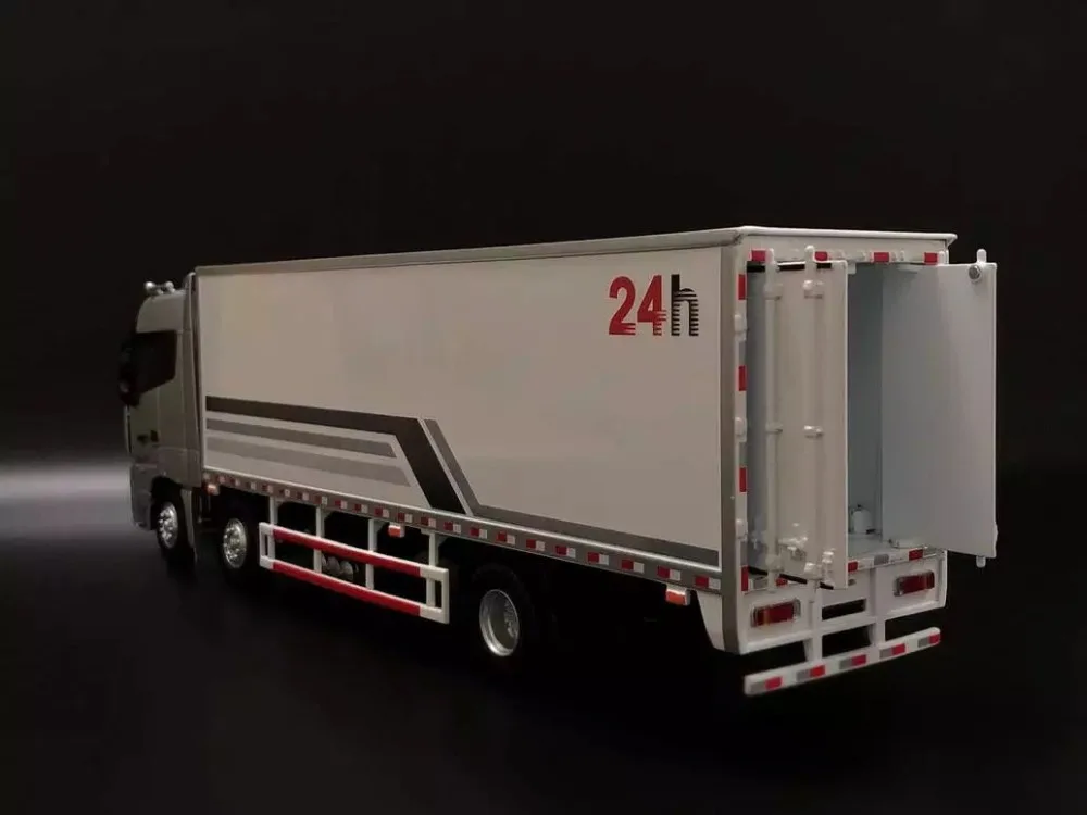Коллекционная модель из сплава подарок в масштабе 1:36 Foton Auman EST-A 6X2