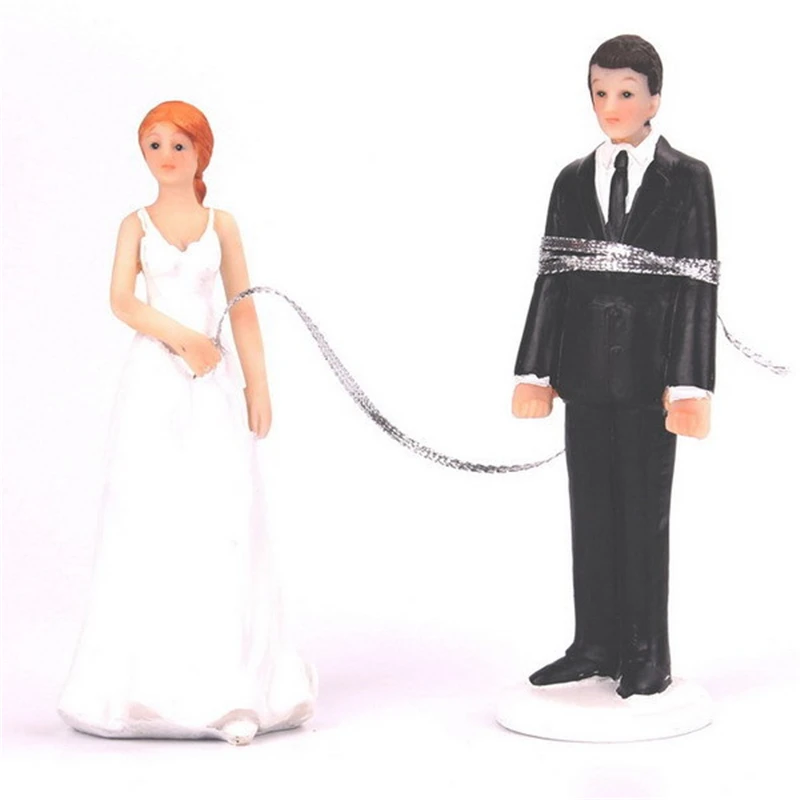 

1SET Escape Marriage Bride and Groom Toppers Couple Figurine Funny Topper for Wedding Cake Decoration