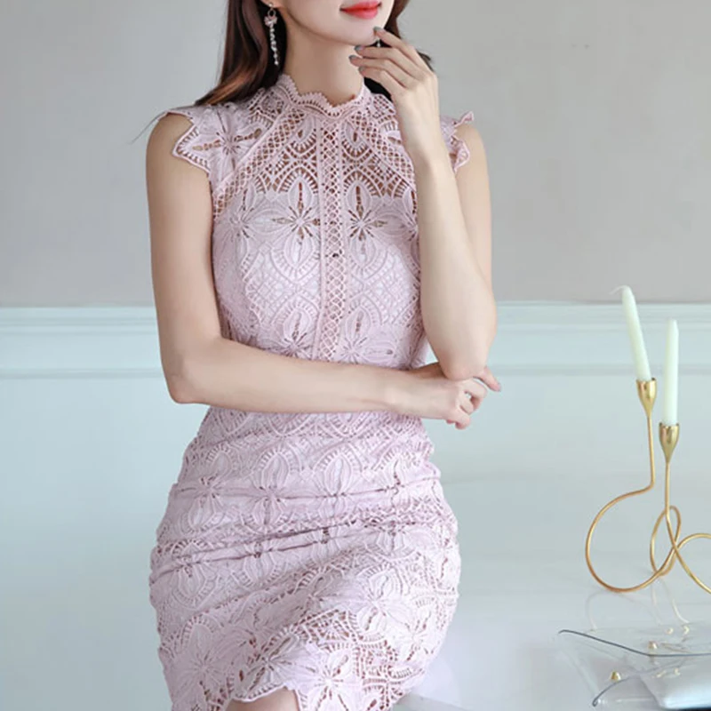 Женское кружевное платье RUGOD розовое без рукавов с вырезом-стойкой и вышивкой