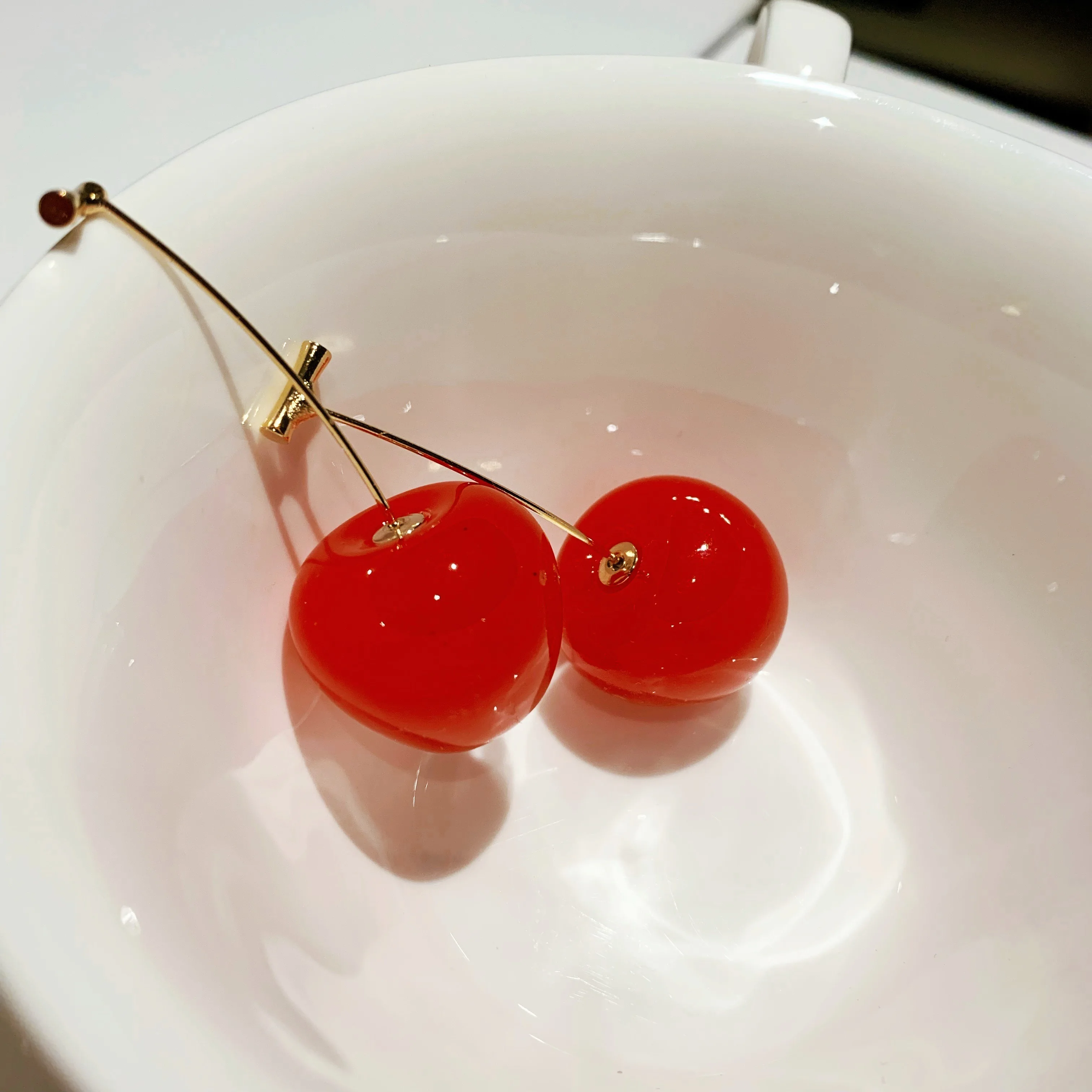 Женские серьги Neatear милые круглые из смолы с красными вишнями и фруктами