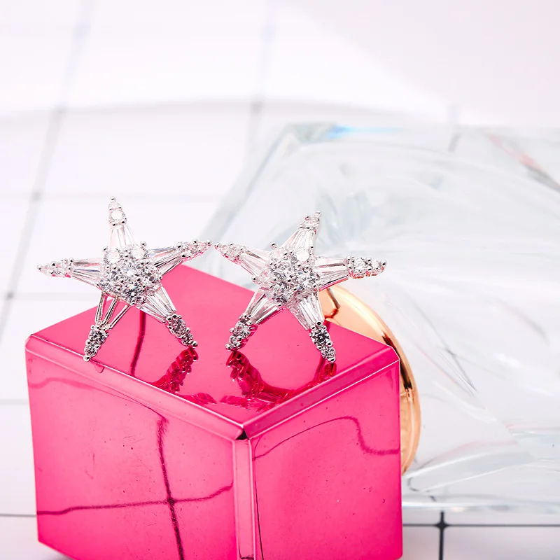 Серьги-гвоздики женские медные с фианитом изысканные простые элегантные