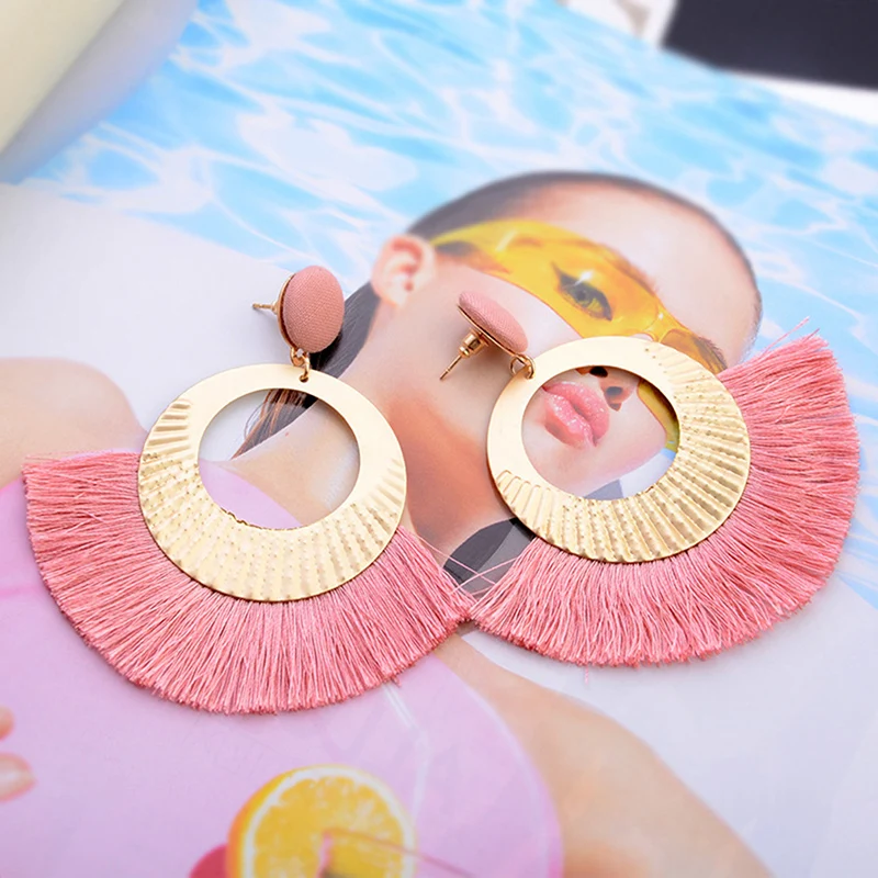 Богемные серьги с кисточками черные синие красные розовые длинные висячие из