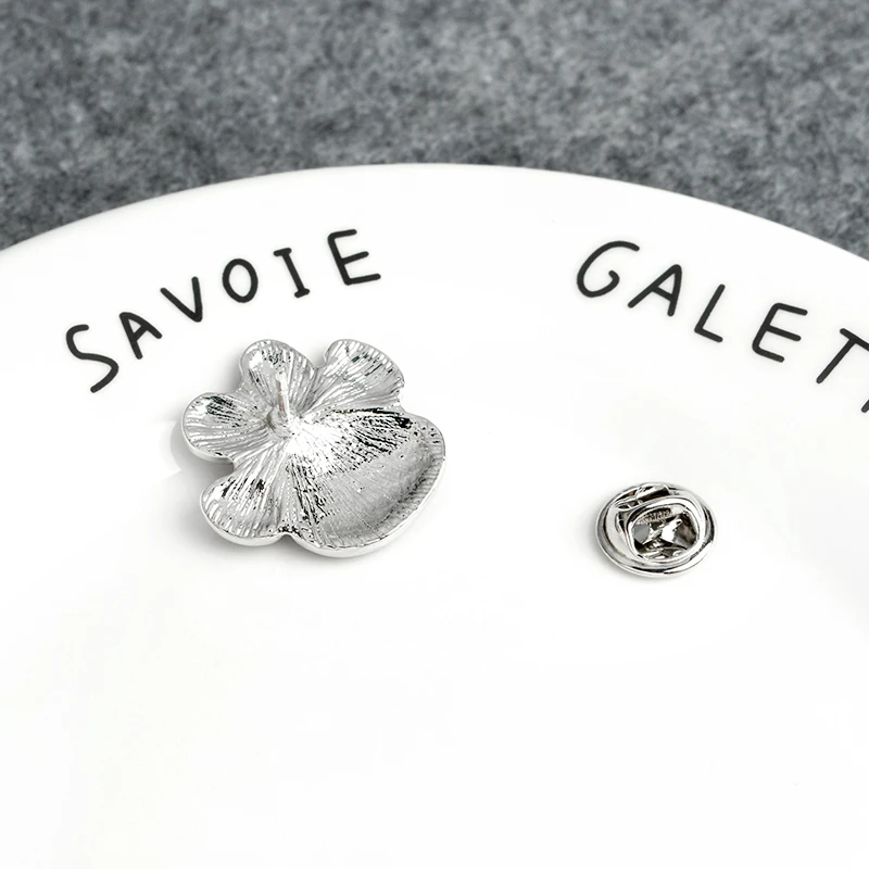 Эмалированная брошь в виде милых фиолетовых собачьих лап мультяшная котят на