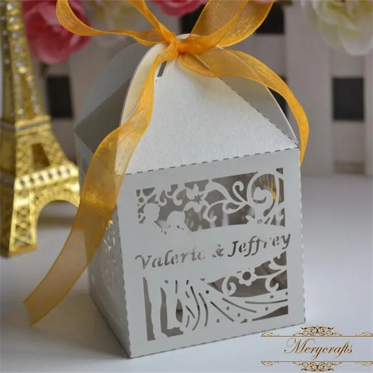 

Laser cut beautiful bride and groom design silver color wedding favor gift box