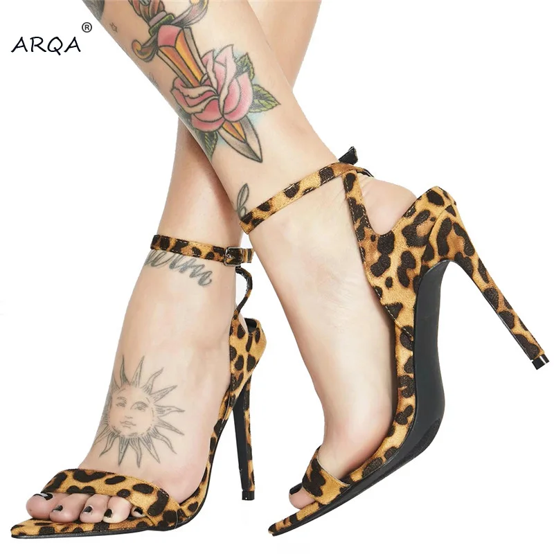 Женские босоножки с леопардовым принтом на тонком каблуке острым