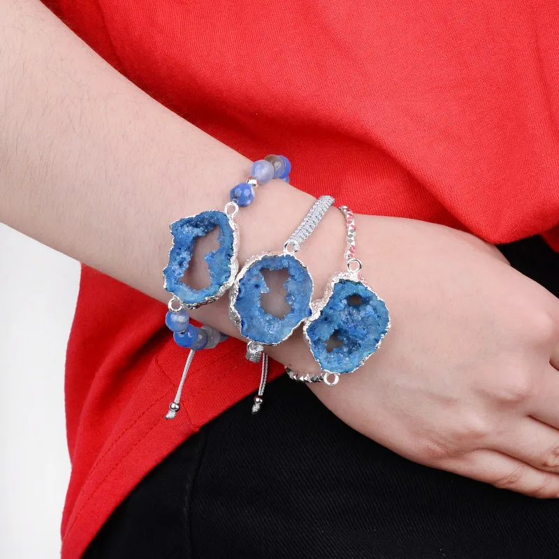 Женский браслет ручной работы плетеный из серебра и меди с натуральными