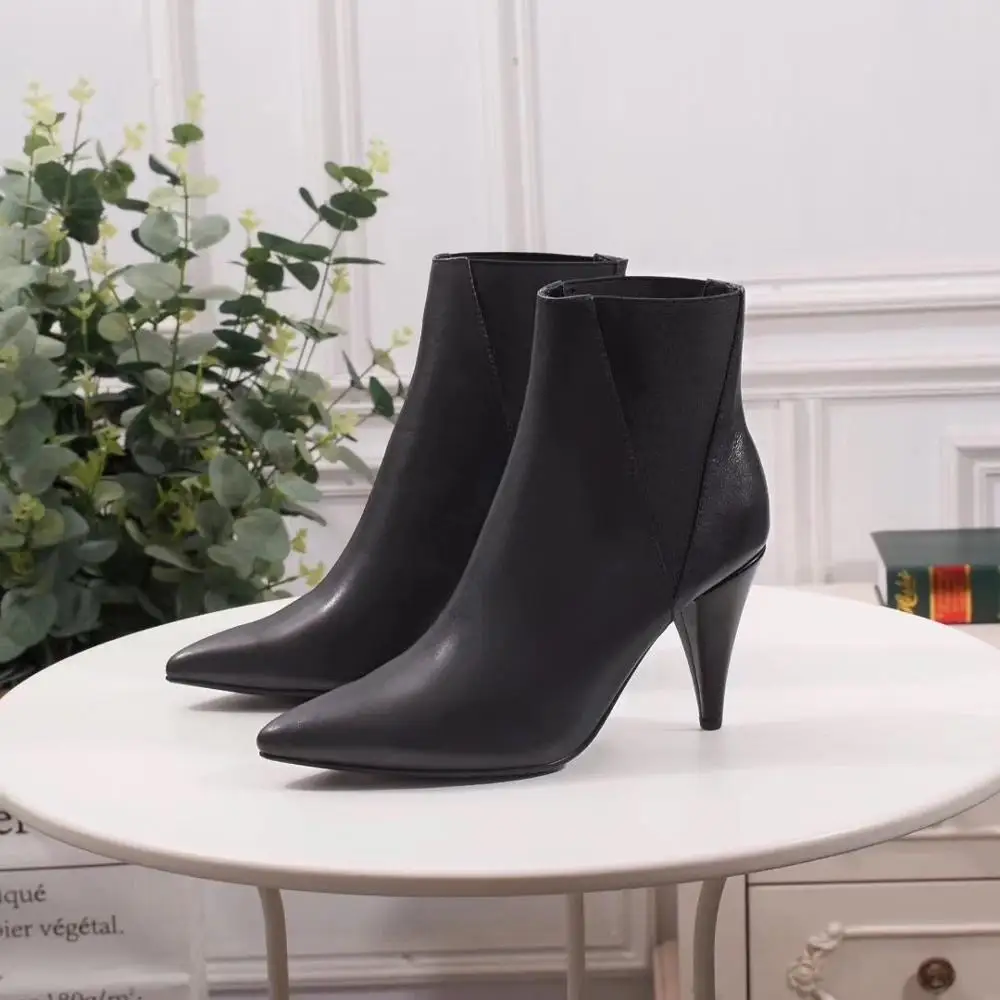 Женские полусапожки из натуральной кожи на высоком каблуке с молнией и острым