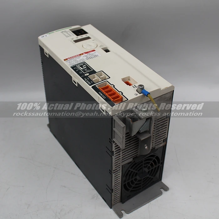 Бесплатная доставка Стоимость AC Servo Drive LXM32CD72N4 используется в хорошем состоянии |