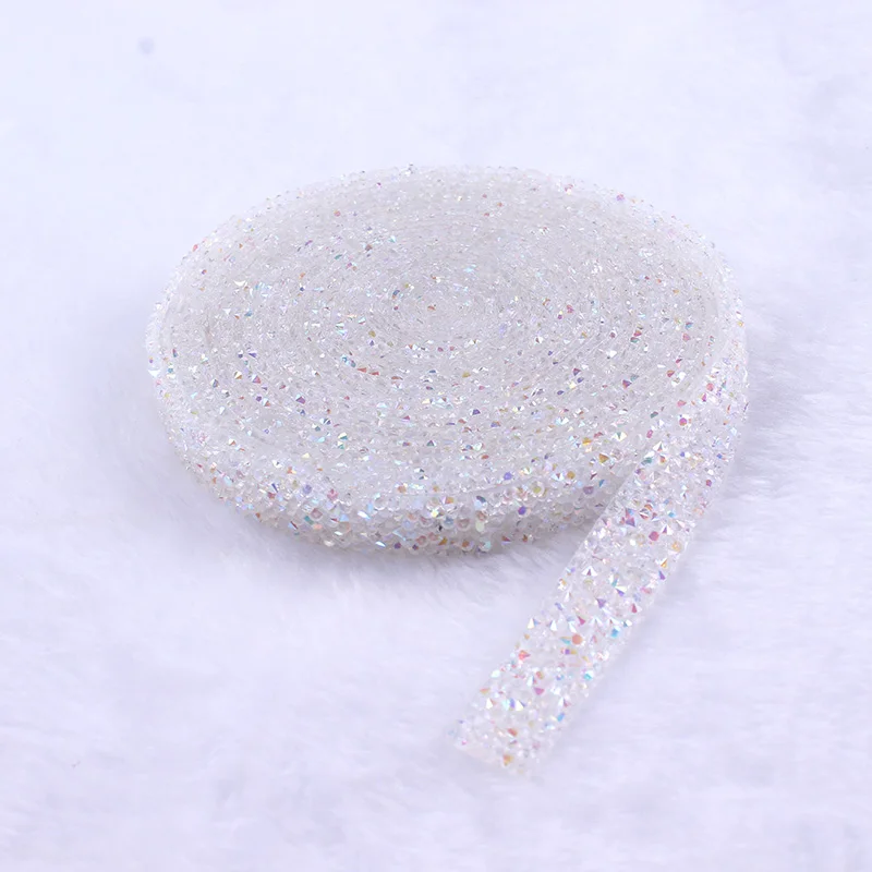 Кружевной отделкой бисером гладить на бриллиант ленты с кристаллами и кружевом