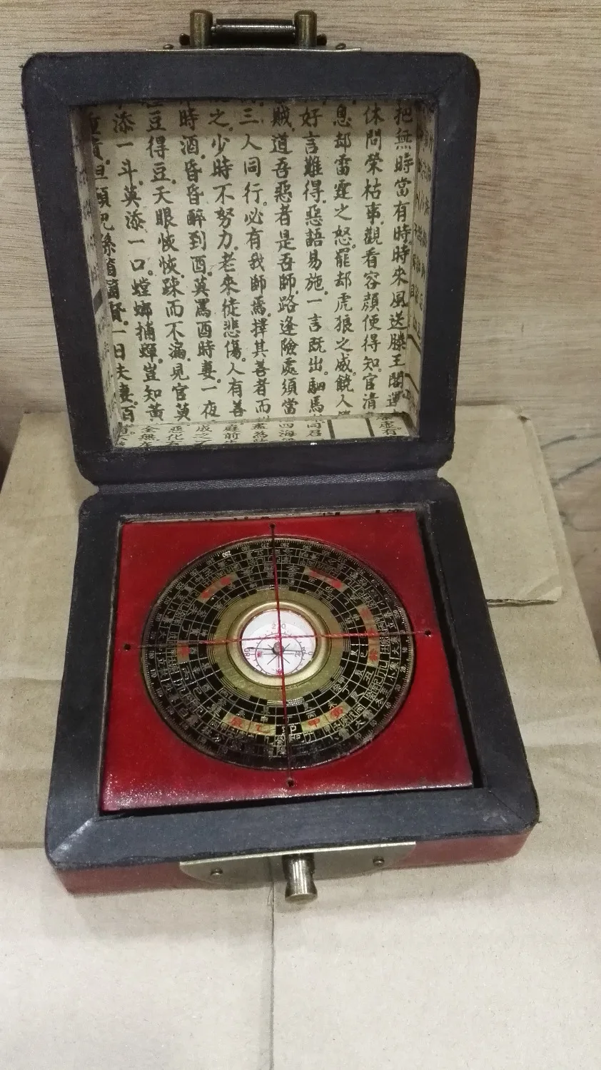 

Exquisite Chinese Dragon Phoenix Feng Shui Compass With Wooden Box