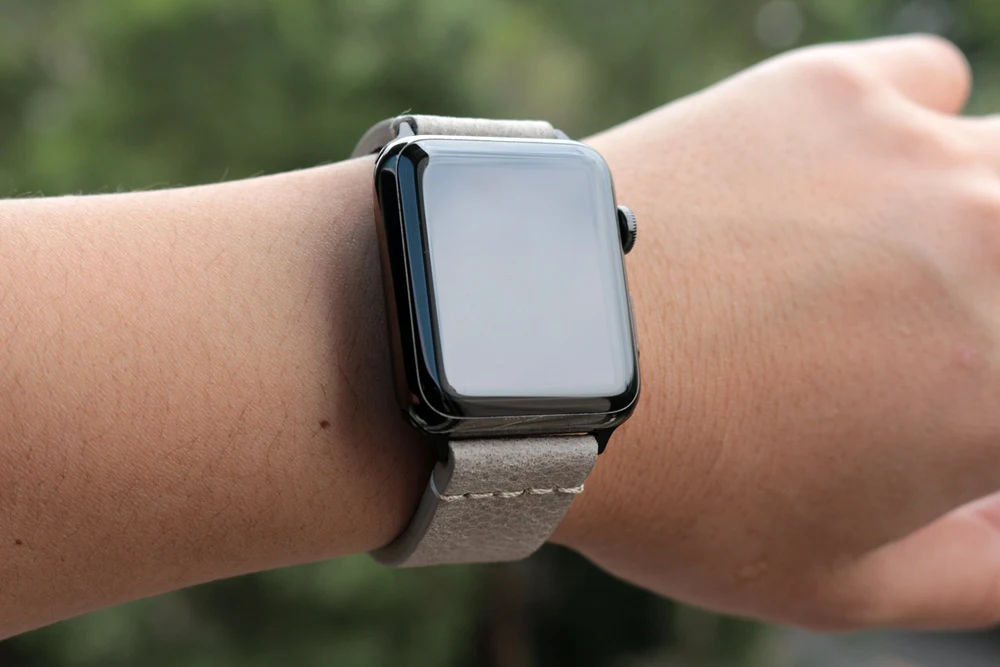 URVOI ремешок для apple watch серии 3/2/1 мягкой телячьей кожаный ремешок для наручных часов iwatch, в котором вы будете комфортно себя чувствовать классическая женская обувь черного цвета в винтажном стиле с пряжкой
