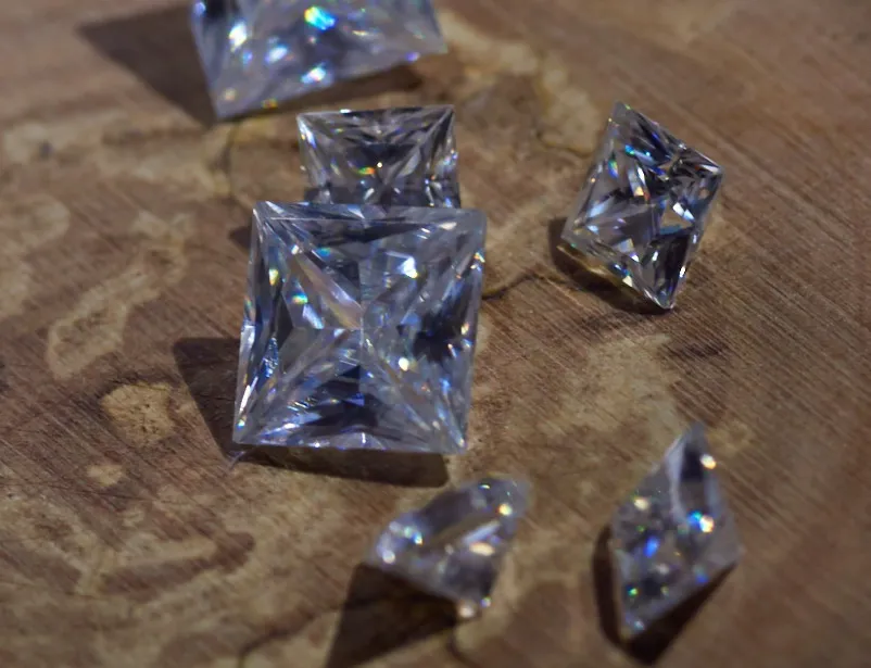 GIGAJEWE прозрачный белый 4*4 мм 0.4ct DEF цвет Принцесса cut муассаниты свободные камень для леди пасьянс кольцо цена для изготовления ювелирных изделий - Цвет: Белый