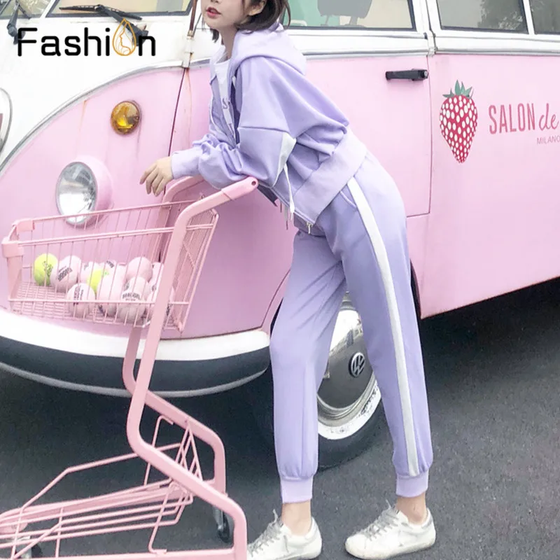 Женский спортивный костюм комплект из двух предметов: толстовка с капюшоном и