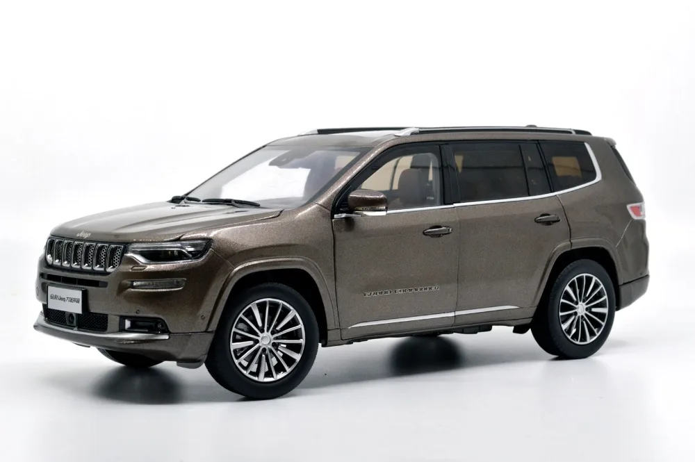 Модель Paudi 1/18 1:18 Масштаб Jeep Grand Commander коричневый литой модельный автомобиль игрушка, модель автомобиля двери открытые