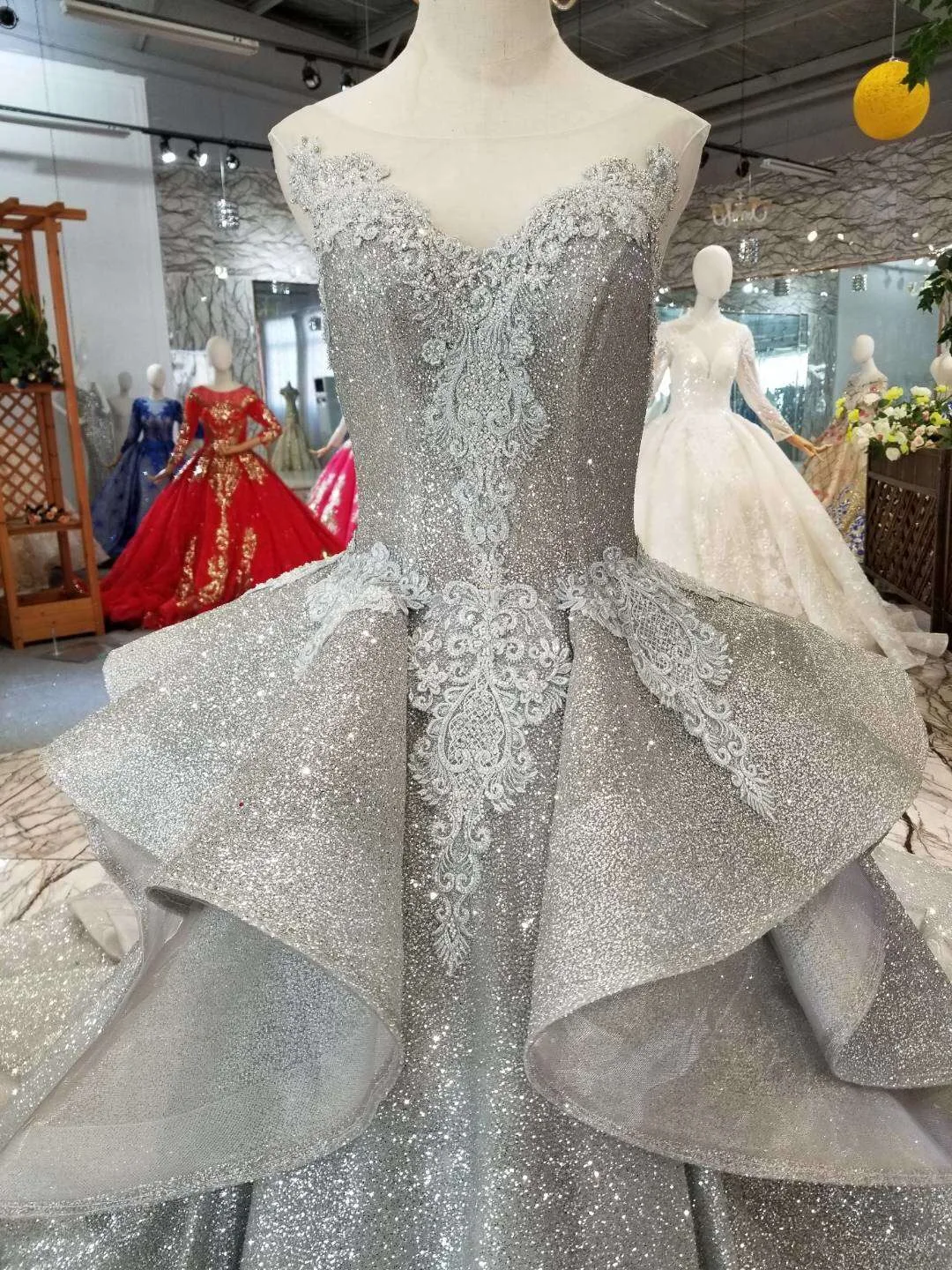 Saudi Arabic Gray Lace Puffy Prom Gowns 2019 Abendkleider Appliques  Backless Long Prom Gowns rufuless  Vintage Ball Gowns