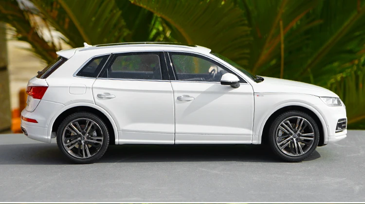 1:18 оригинальная упаковка Q5L SUV модель автомобиля из сплава, высокая модель имитации коллекции, подарочная упаковка